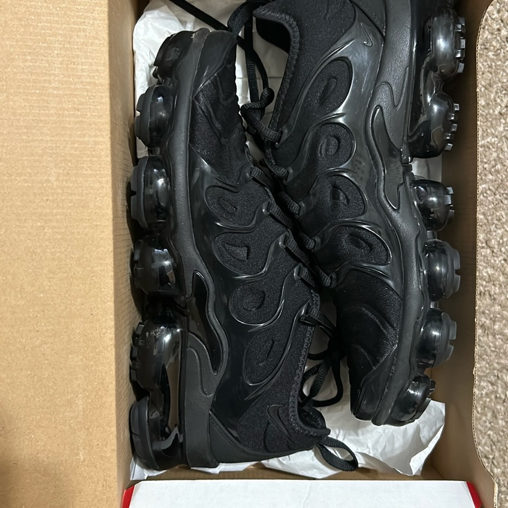 Nike VaporMax Plus Black womens 8.5/ men’s 7